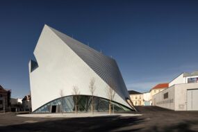 NÖ Landesgalerie in Krems mit Sichtbetonelementen von Wopfinger