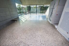 Caramel Hausblick - Blick auf den geschliffenen Boden